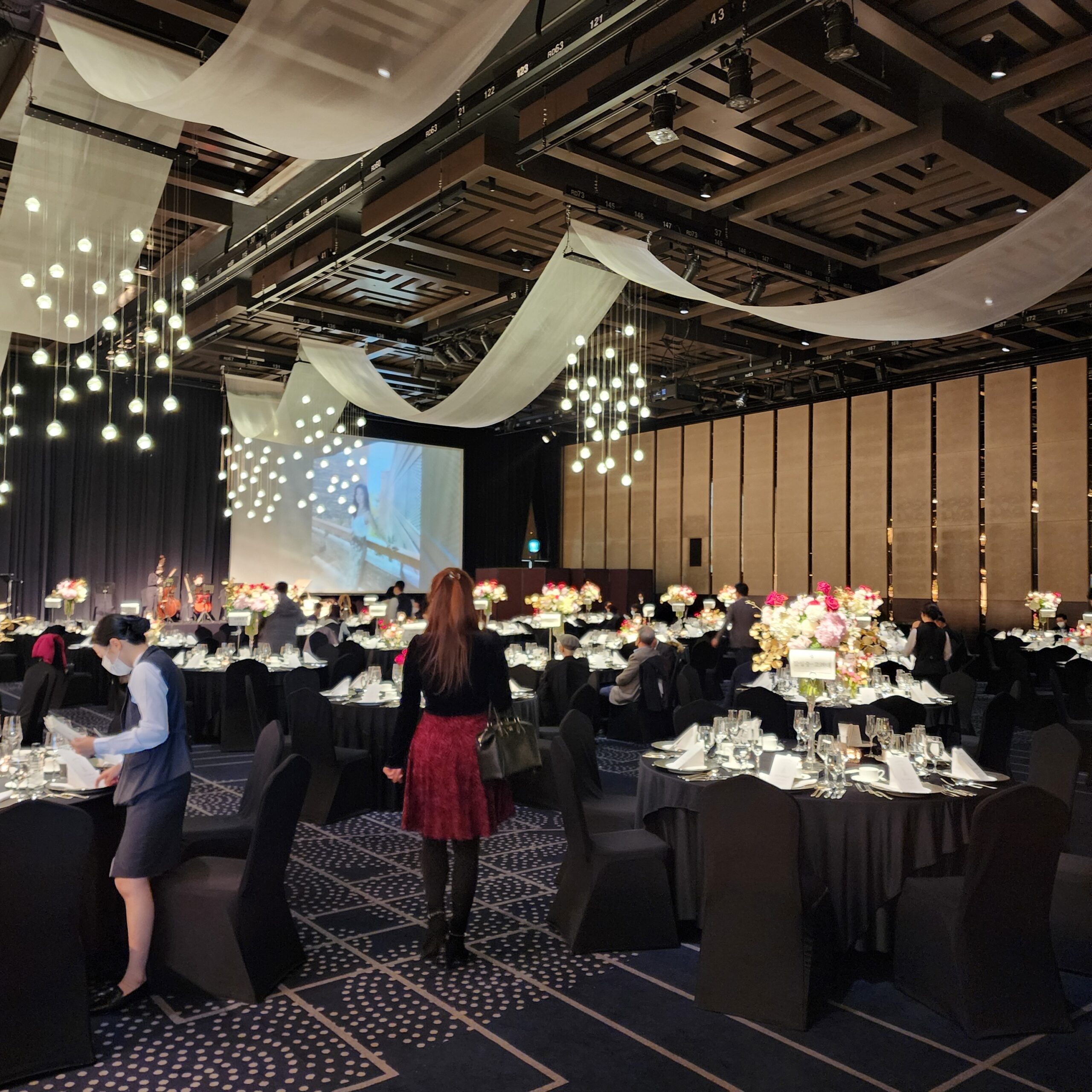 Korean hotel wedding reception hall with globe lights and floral long table decorations Seoul