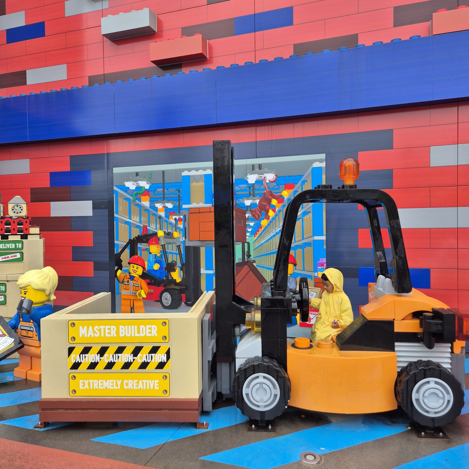 LEGOLAND Korea Bricktopia Master Builder Adventure display
