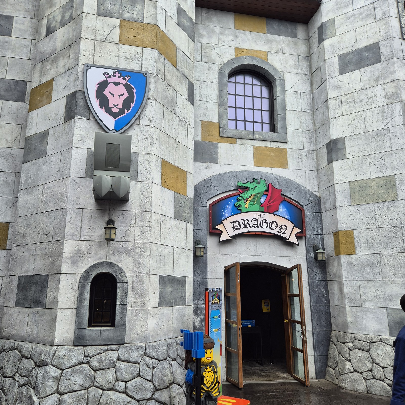LEGOLAND Korea Castle Dragon Coaster entrance sign
