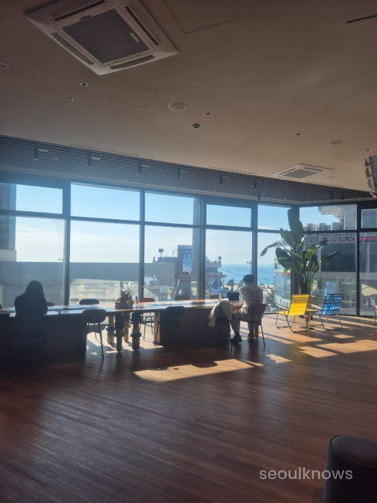 Lobby seating area, Instagram-friendly without trying too hard.