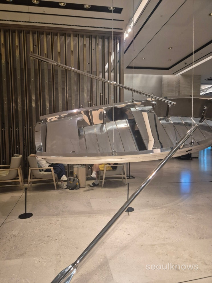 Boat-shaped sculptural artwork in the Signiel Busan lobby