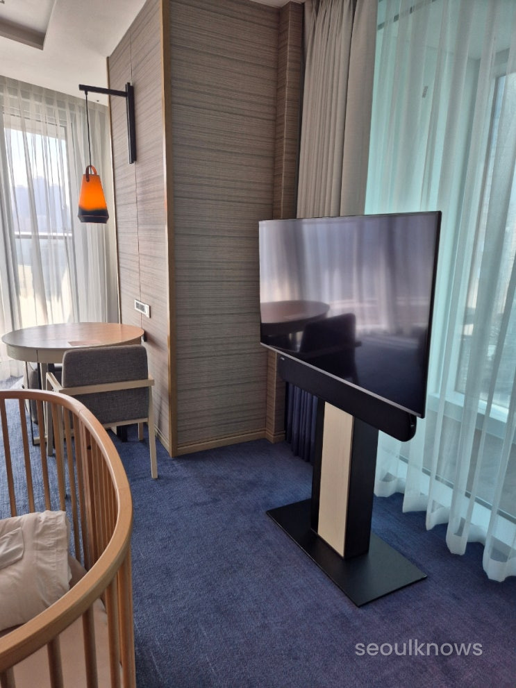 Bedside table with motorized curtain remote at Signiel Busan