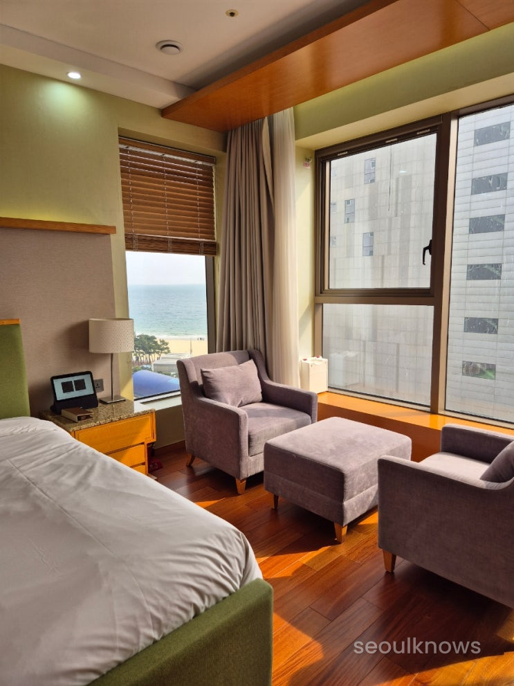 Baymond Hotel Deluxe King Room