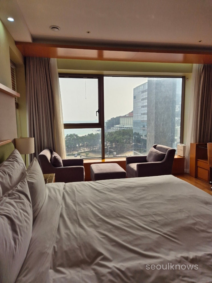 Baymond Hotel Deluxe King Room