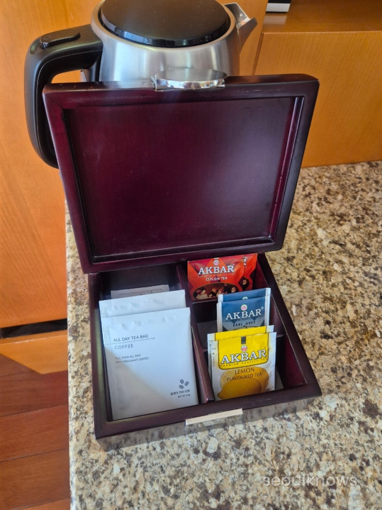 Baymond Hotel in-room amenities