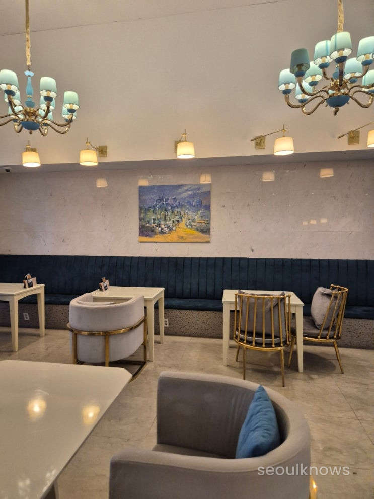 Baymond Hotel breakfast and free dessert at Mond Restaurant