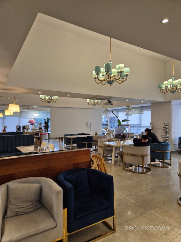 Baymond Hotel breakfast and free dessert at Mond Restaurant