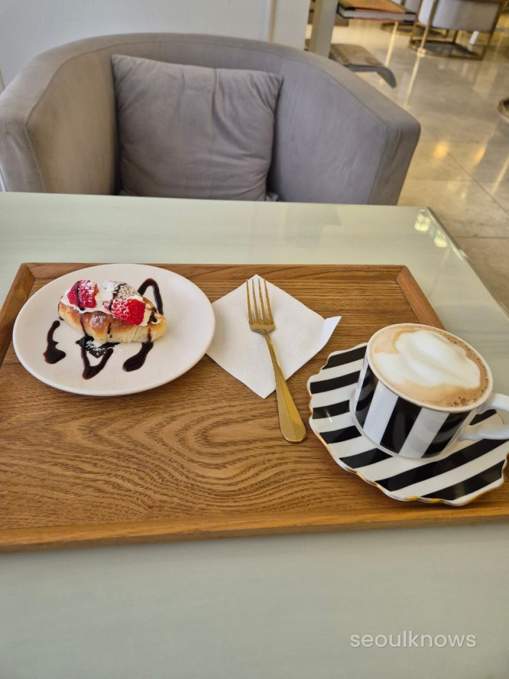 Baymond Hotel breakfast and free dessert at Mond Restaurant