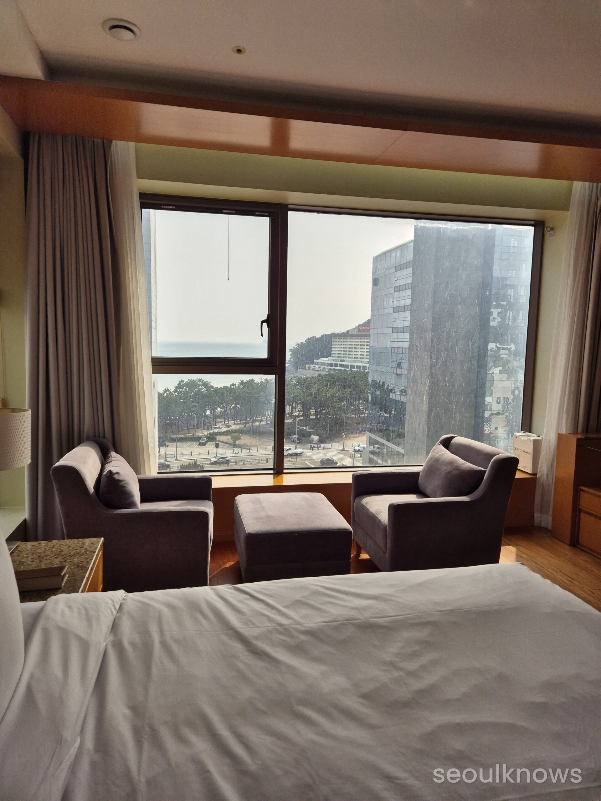 Baymond Hotel room city view