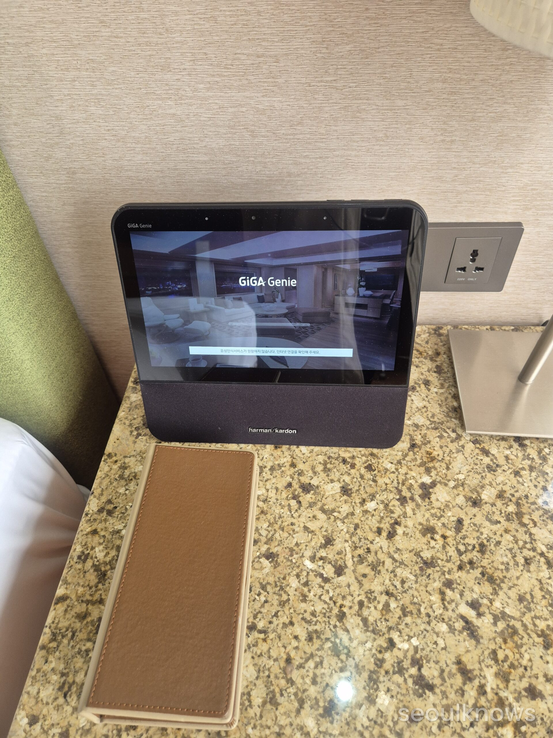 Baymond Hotel tablet room control
