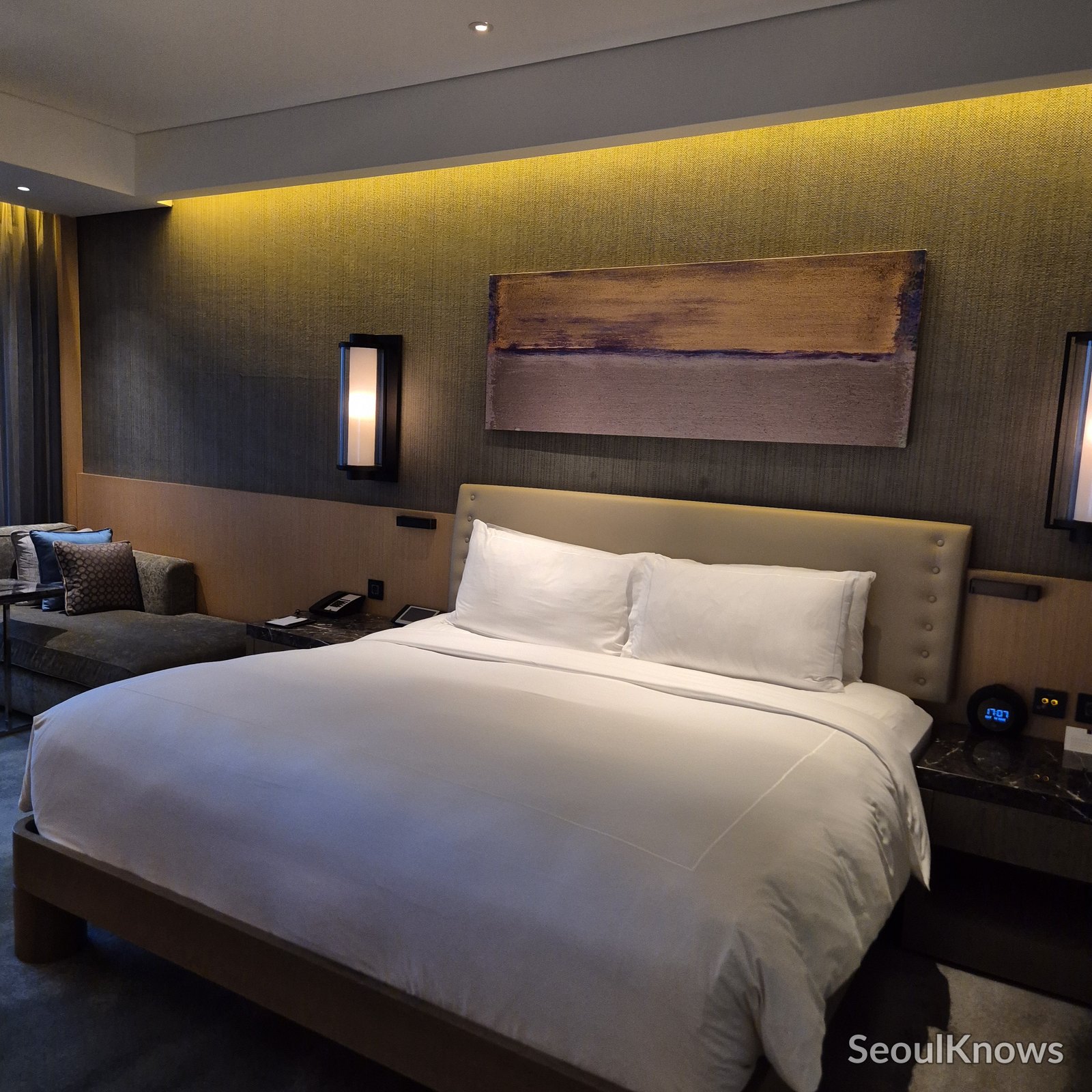 Conrad Seoul king bed