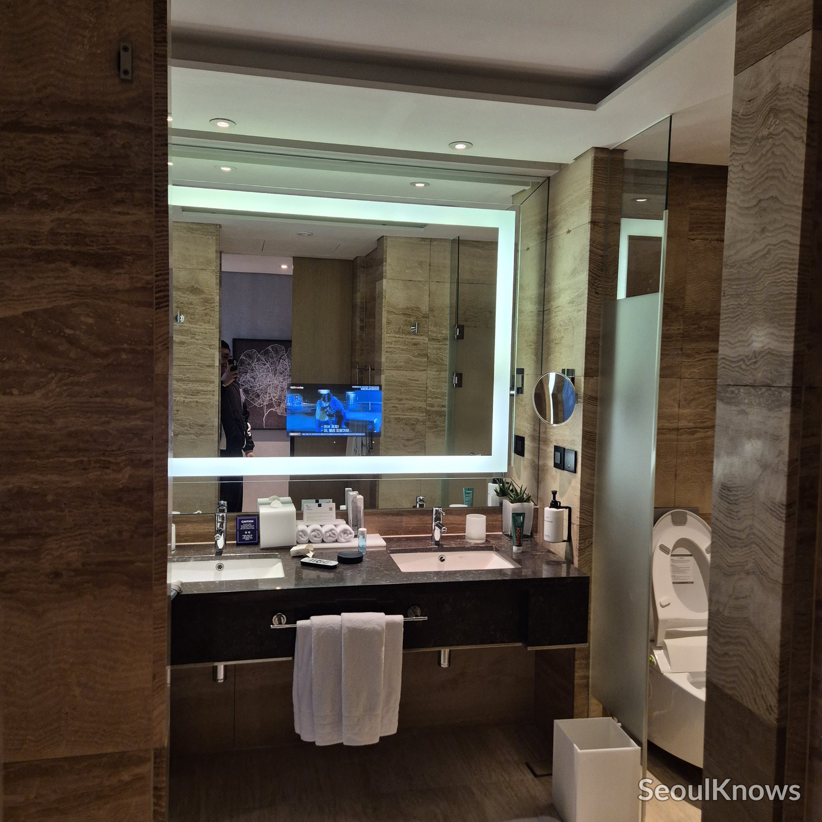 Conrad Seoul pool shower amenities