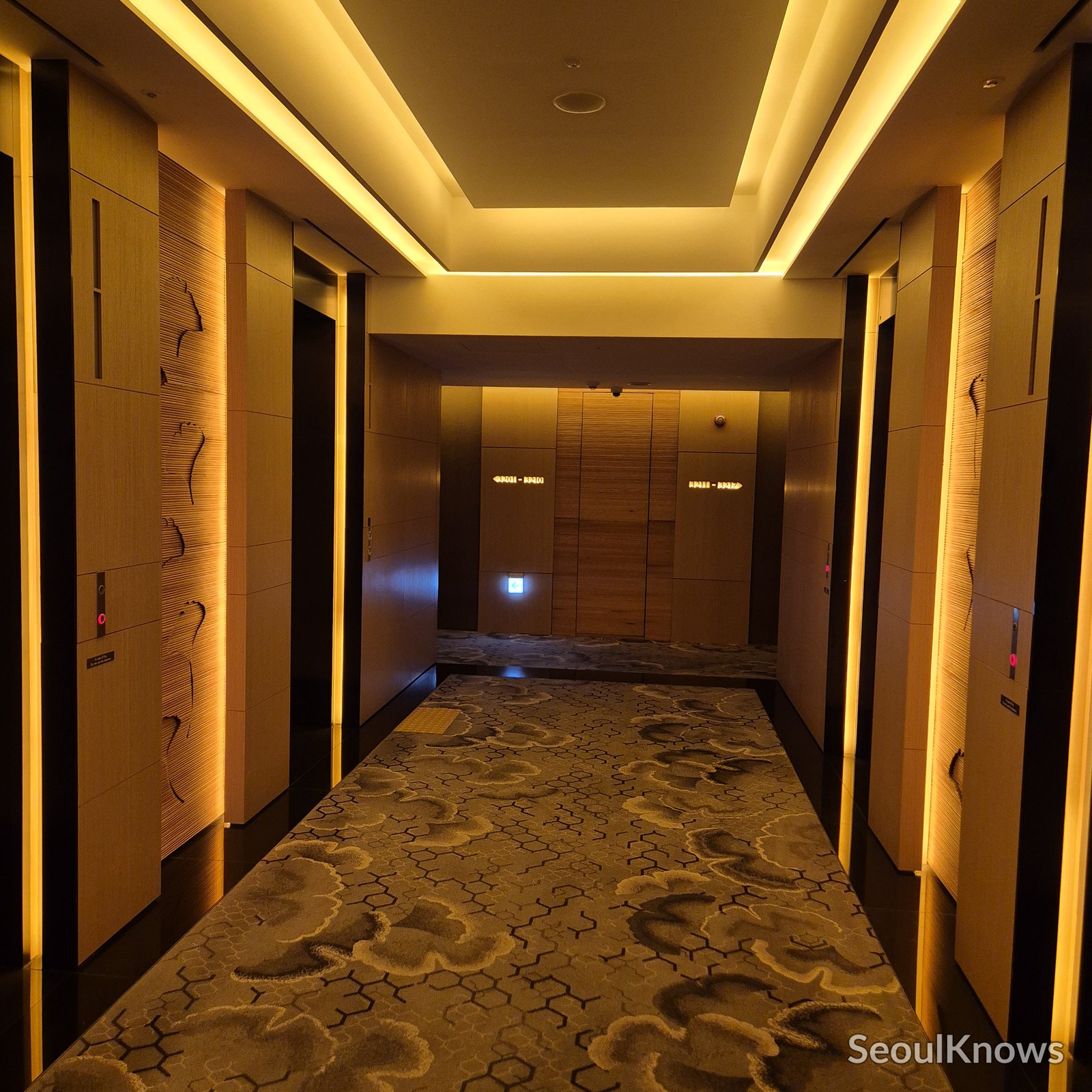 Conrad Seoul guest floor corridor