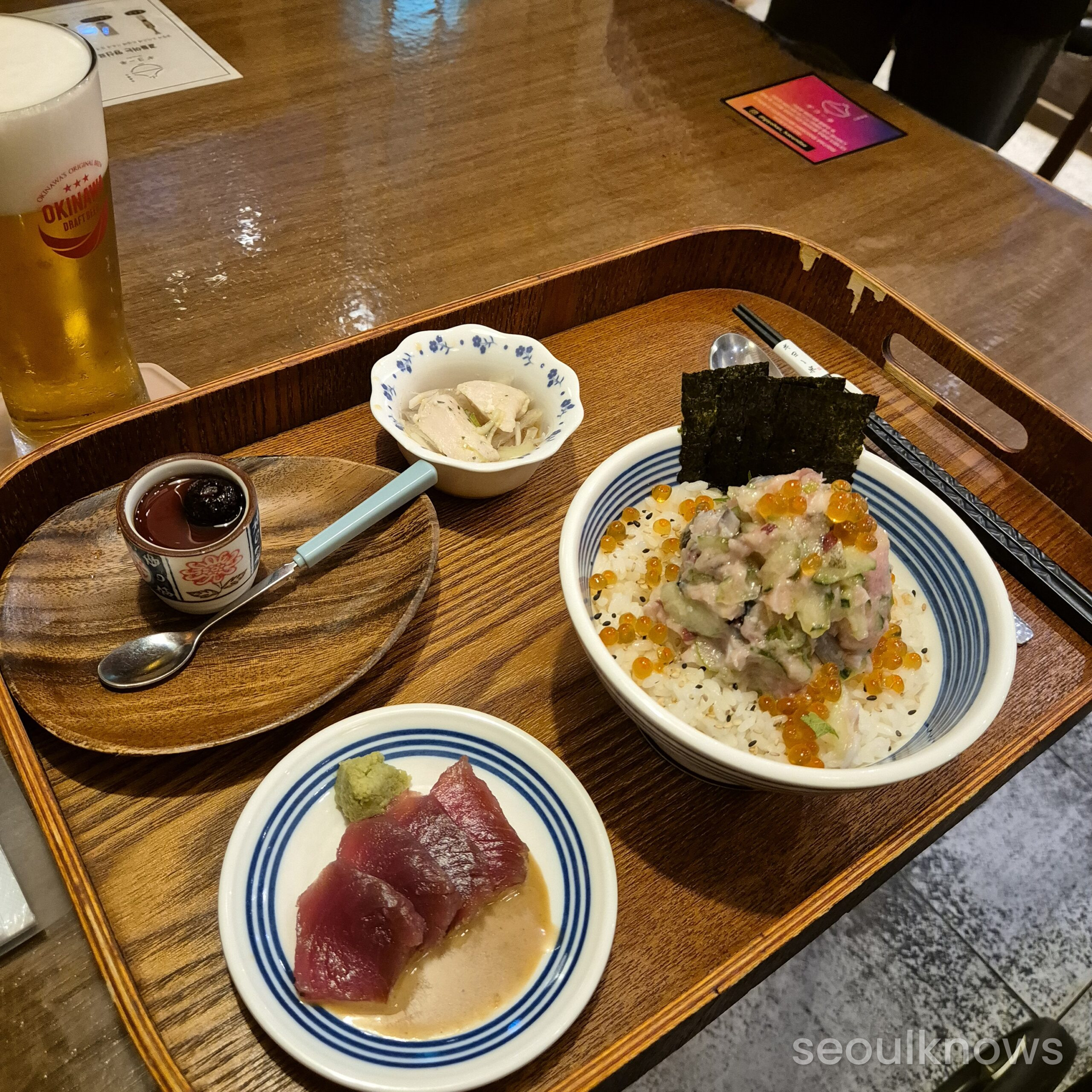 Giyohan Haeundae full set on wooden tray - kaisen-don, tuna sashimi and dipping sauce