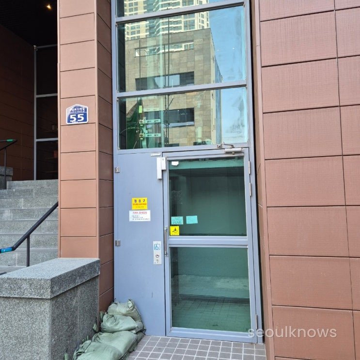 Hound Garden & Terrace building entrance in Haeundae