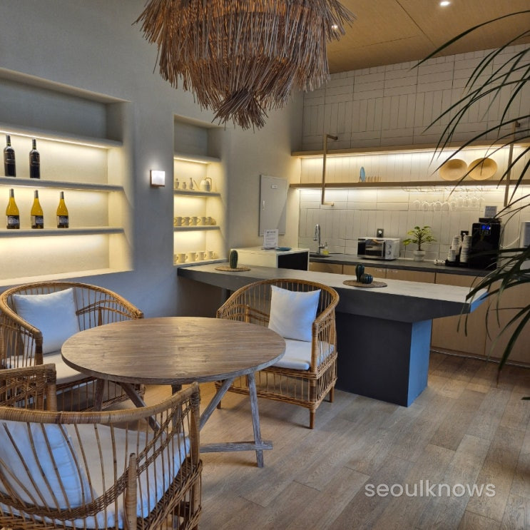 Bali-style lounge with rattan furniture at Hound Garden & Terrace Haeundae