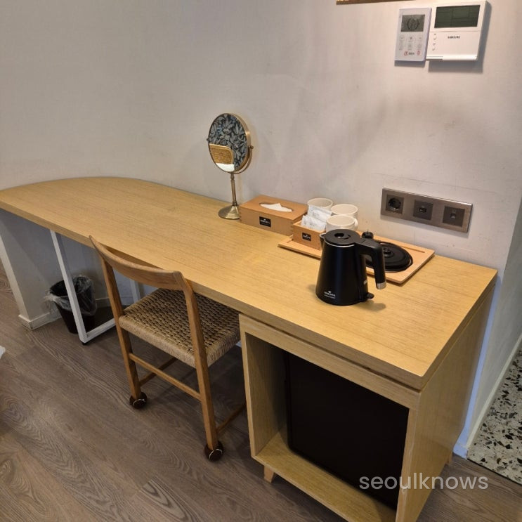 Guest room desk and TV at Hound Garden & Terrace