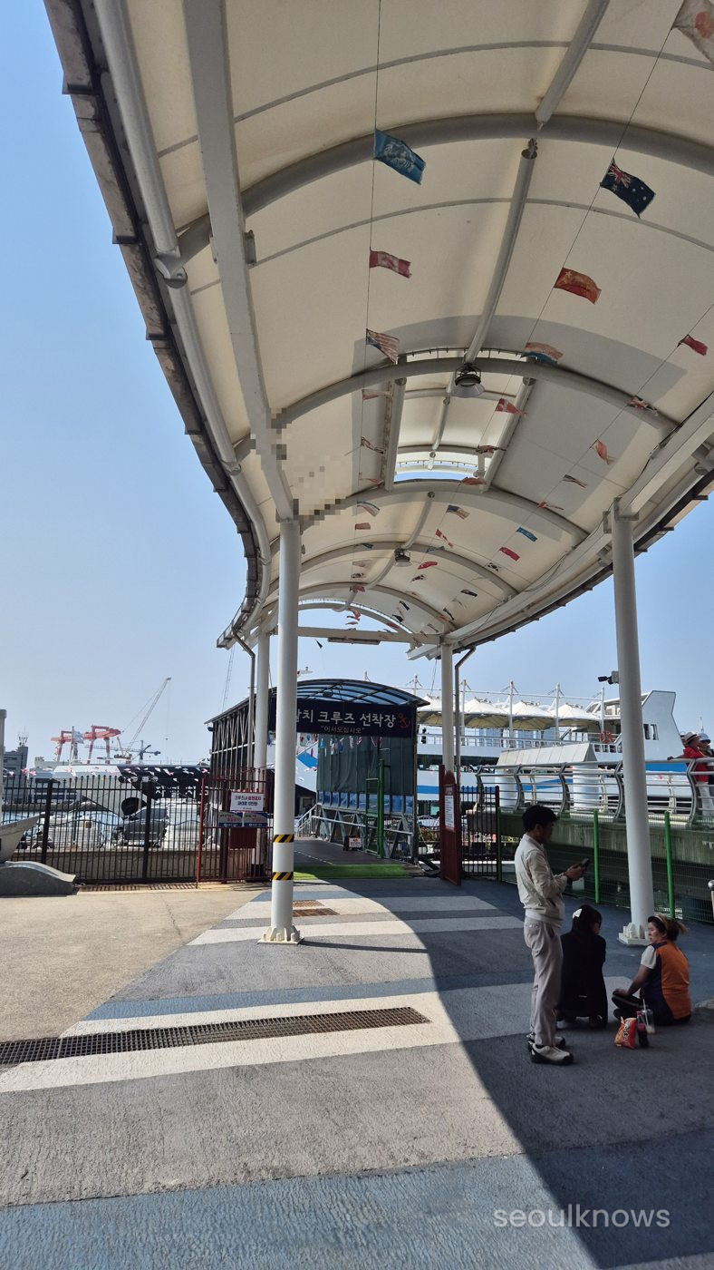 Covered walkway to the Jagalchi Cruise pier