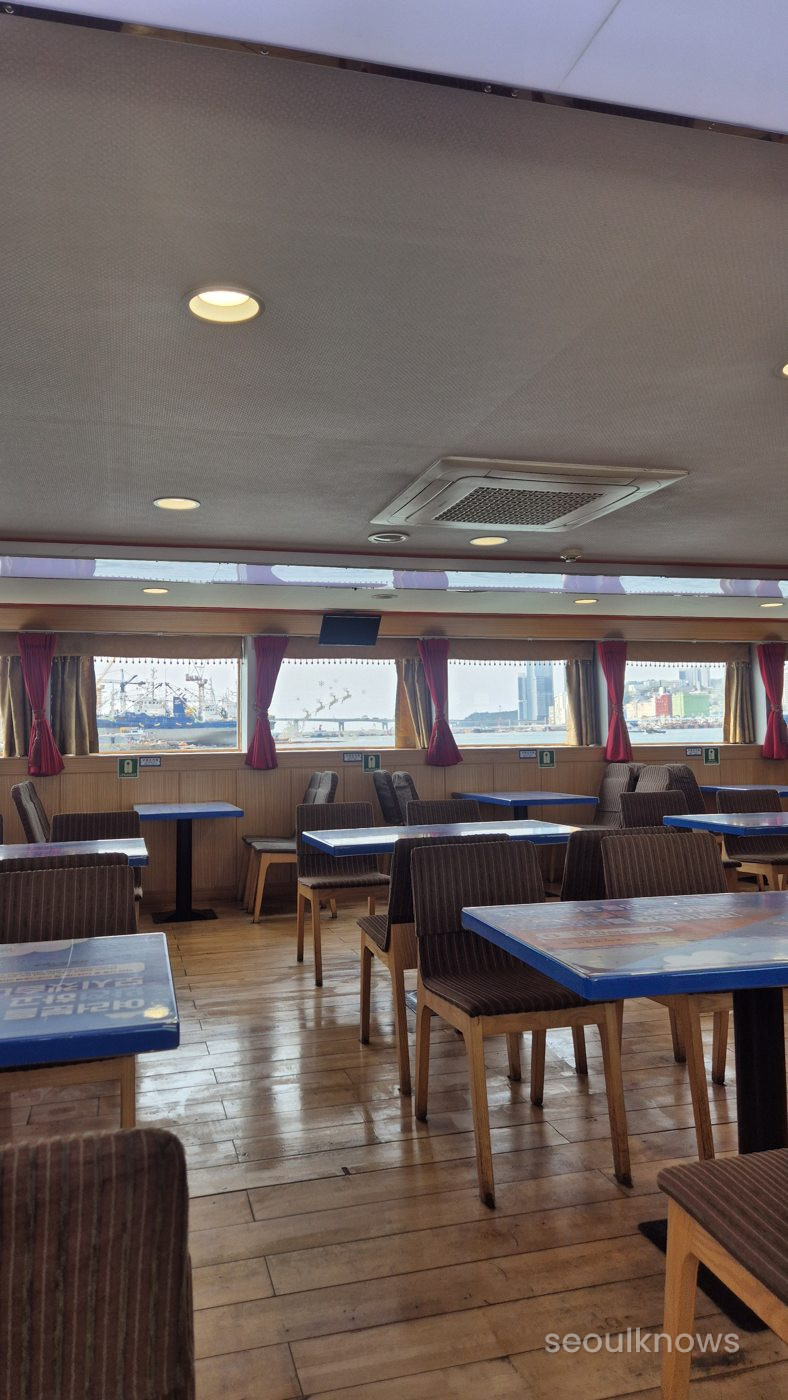 Indoor seating on the Jagalchi Cruise