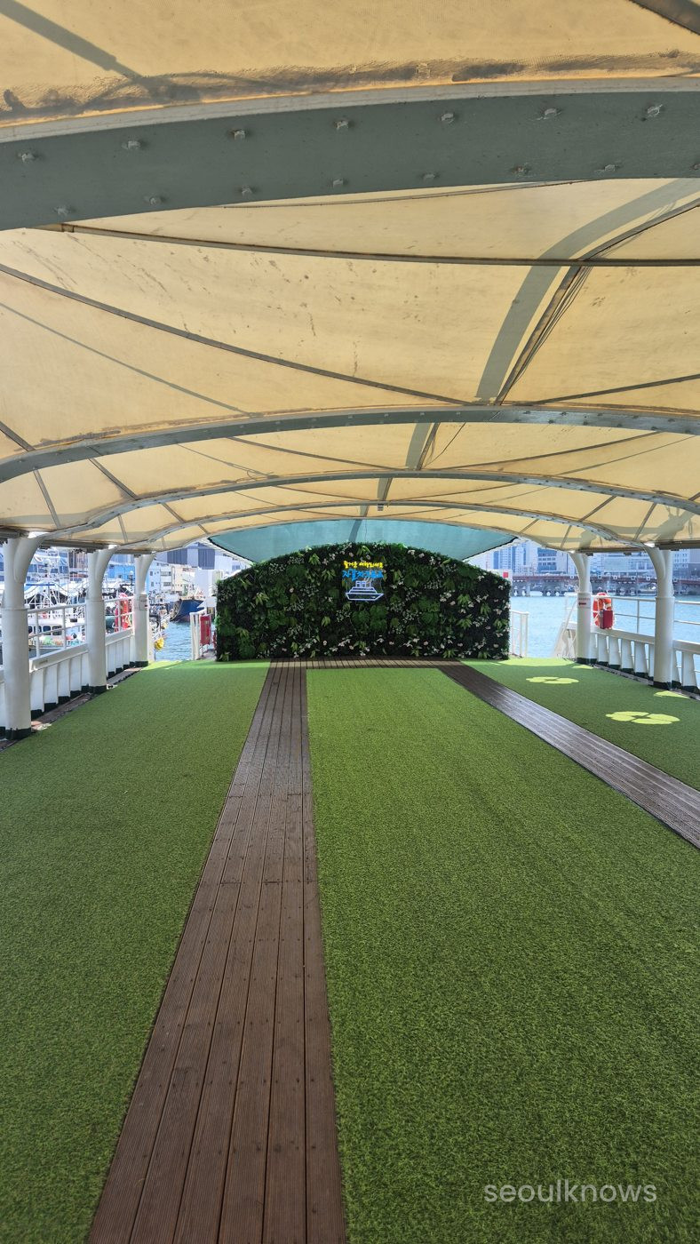 Open-air top deck of the Jagalchi Cruise