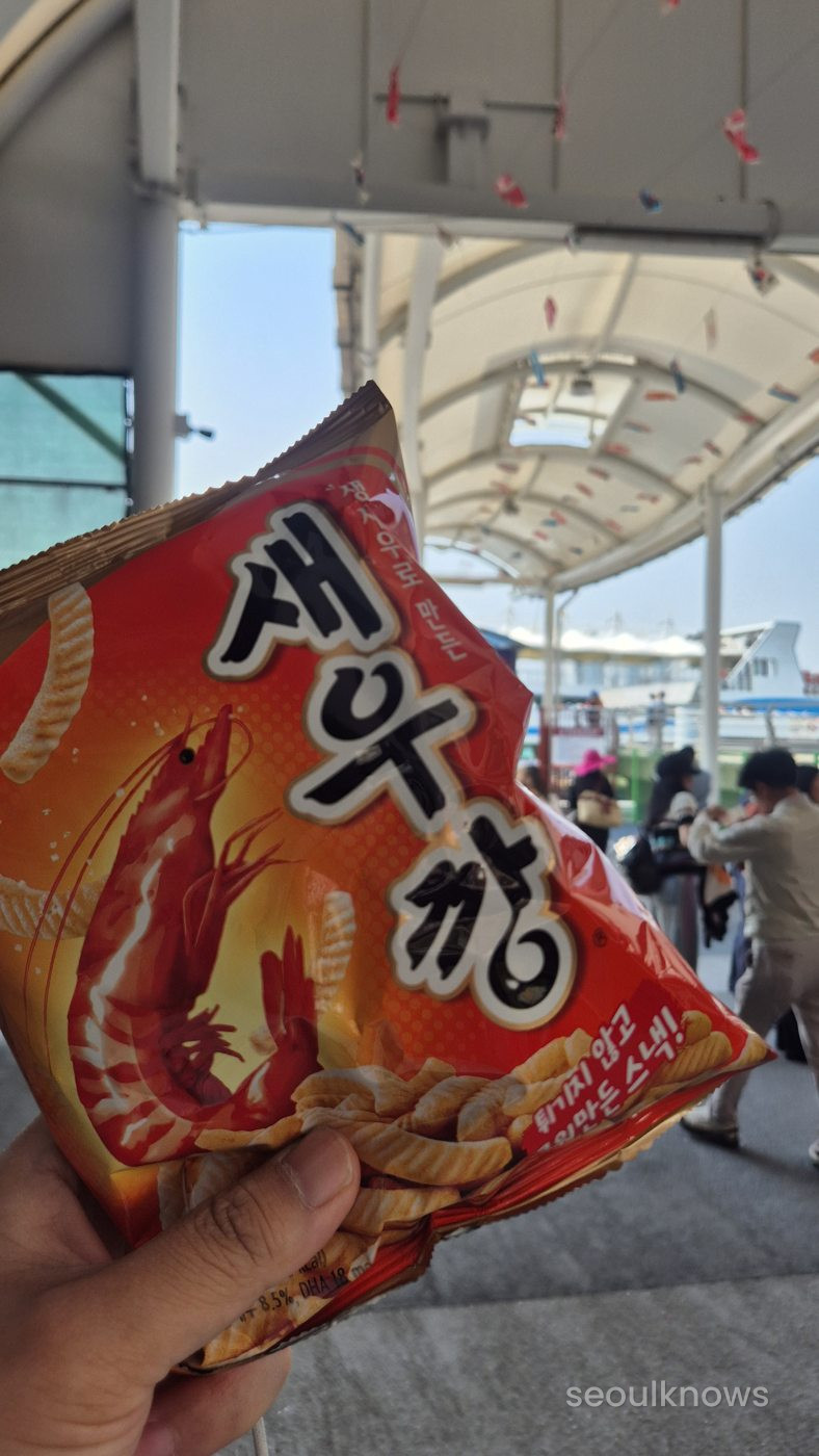 Holding shrimp crackers to feed seagulls