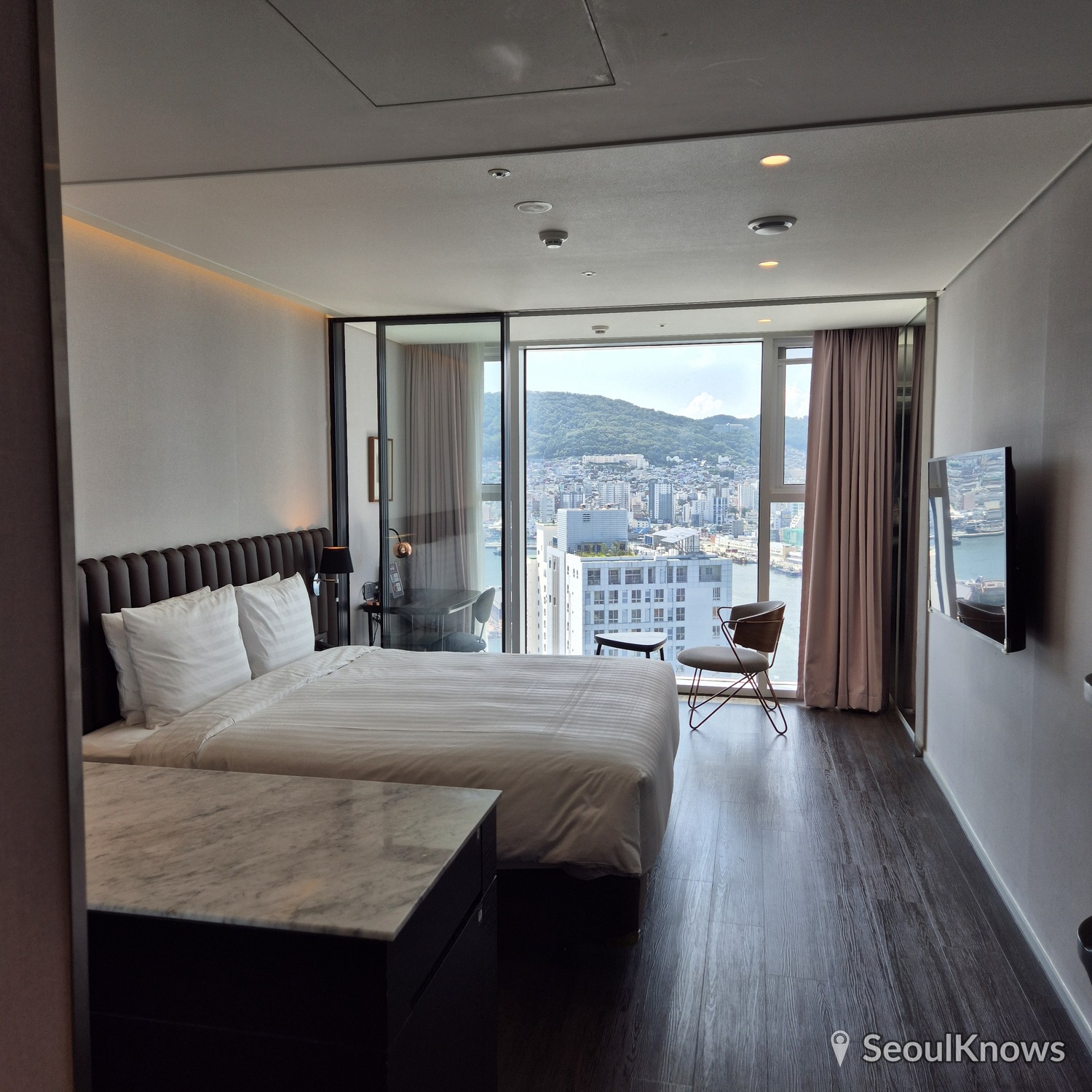 LaVALSE Hotel Busan ocean-view room