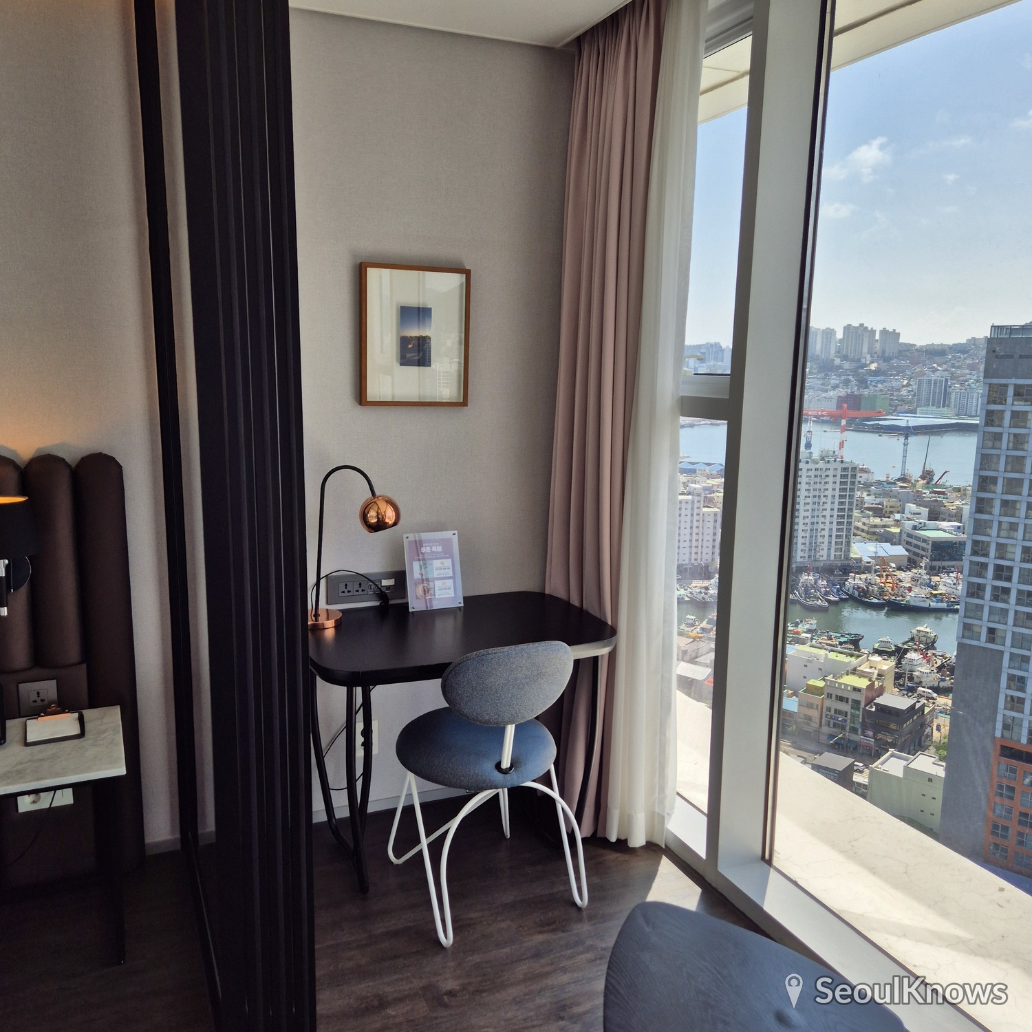 LaVALSE Hotel Busan shower room