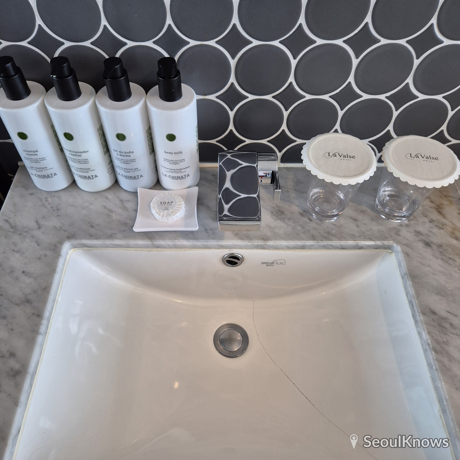 LaVALSE Hotel Busan bathroom amenities