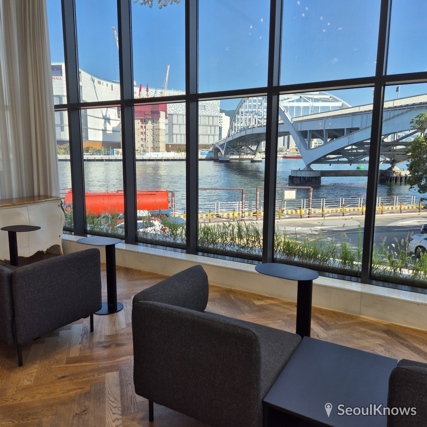 LaVALSE Hotel Busan workation desk with ocean view
