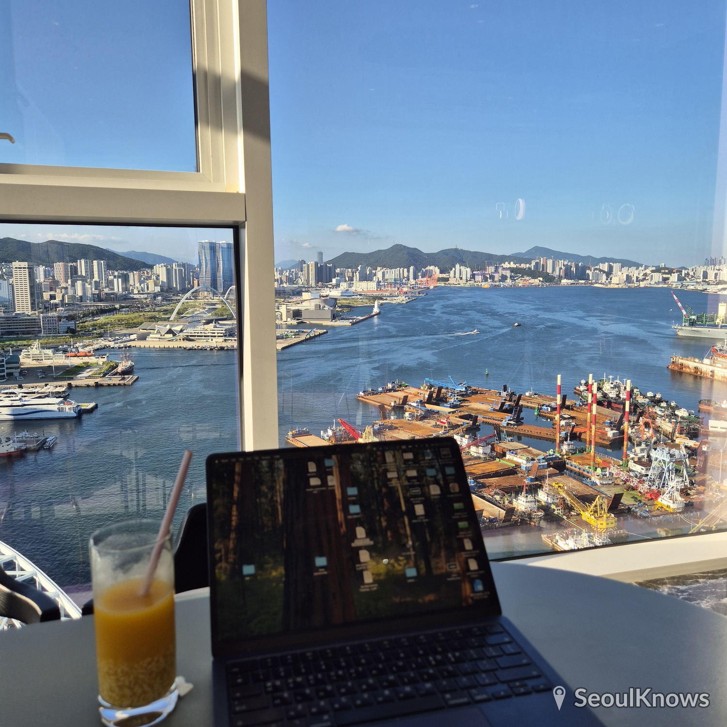 LaVALSE Hotel Busan sky cafe window panorama