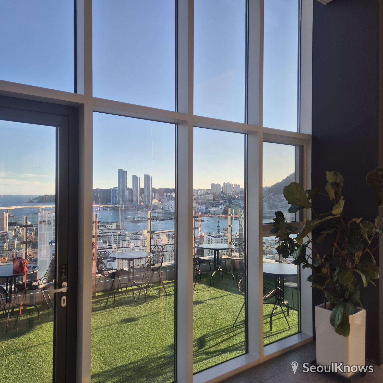 LaVALSE Hotel Busan sky cafe panorama view