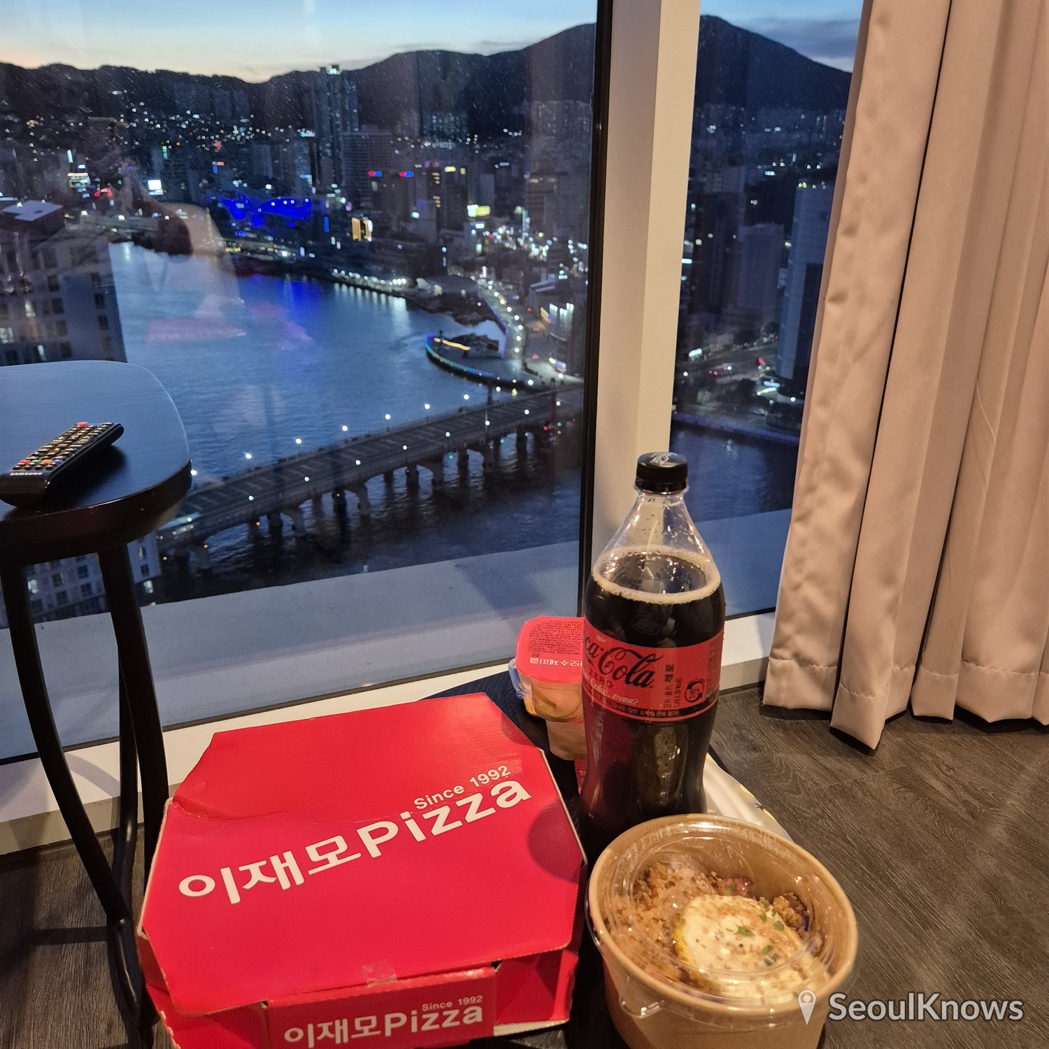 LaVALSE Hotel Busan in-room dinner with Lee Jae-mo Pizza