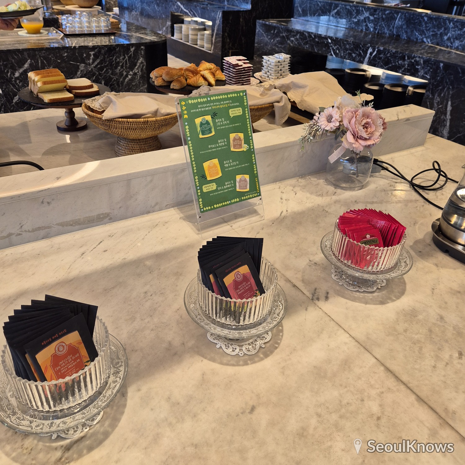 LaVALSE Hotel Busan breakfast buffet line