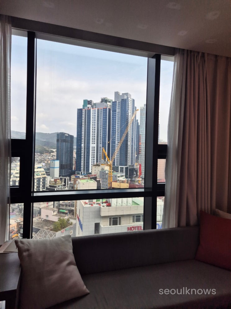 신라스테이 해운대 시티뷰 책상 city view desk