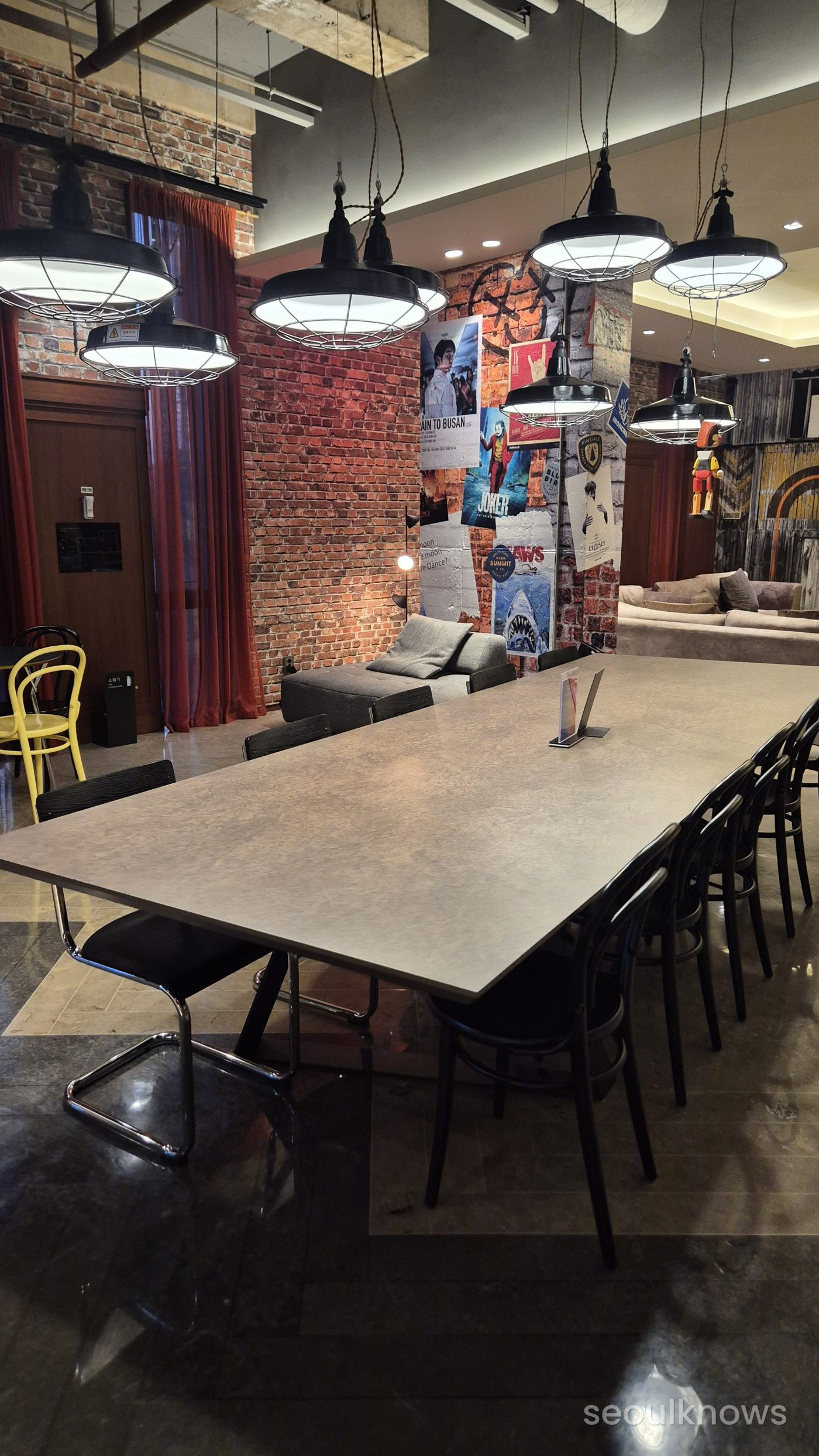 Communal table