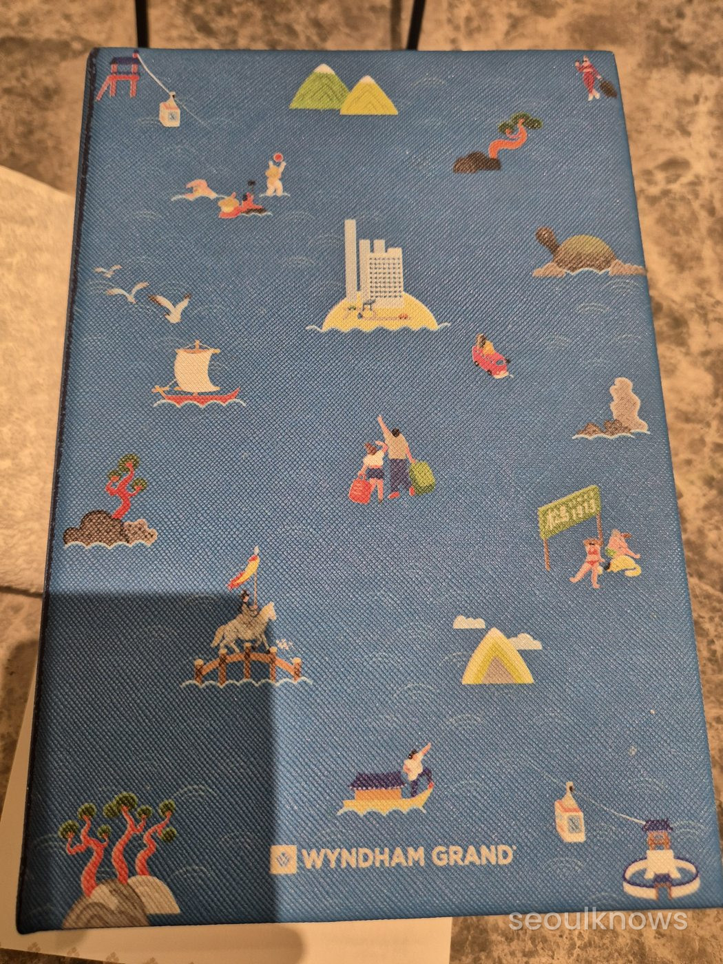 Wyndham Grand patterned bath mat