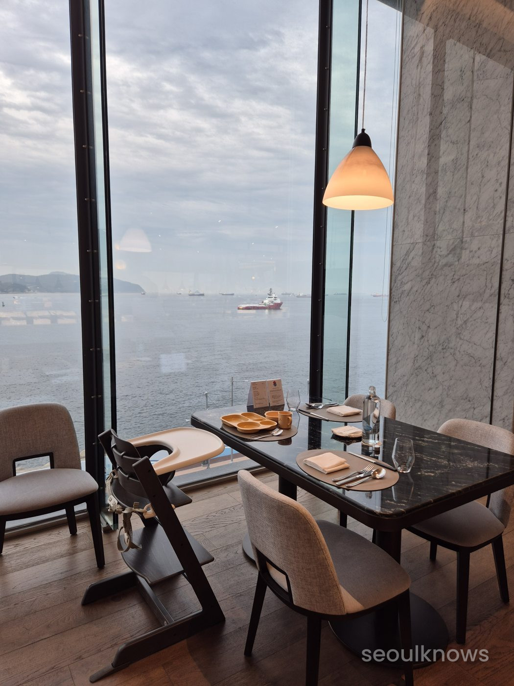 Wyndham Grand Busan buffet dining room by the window