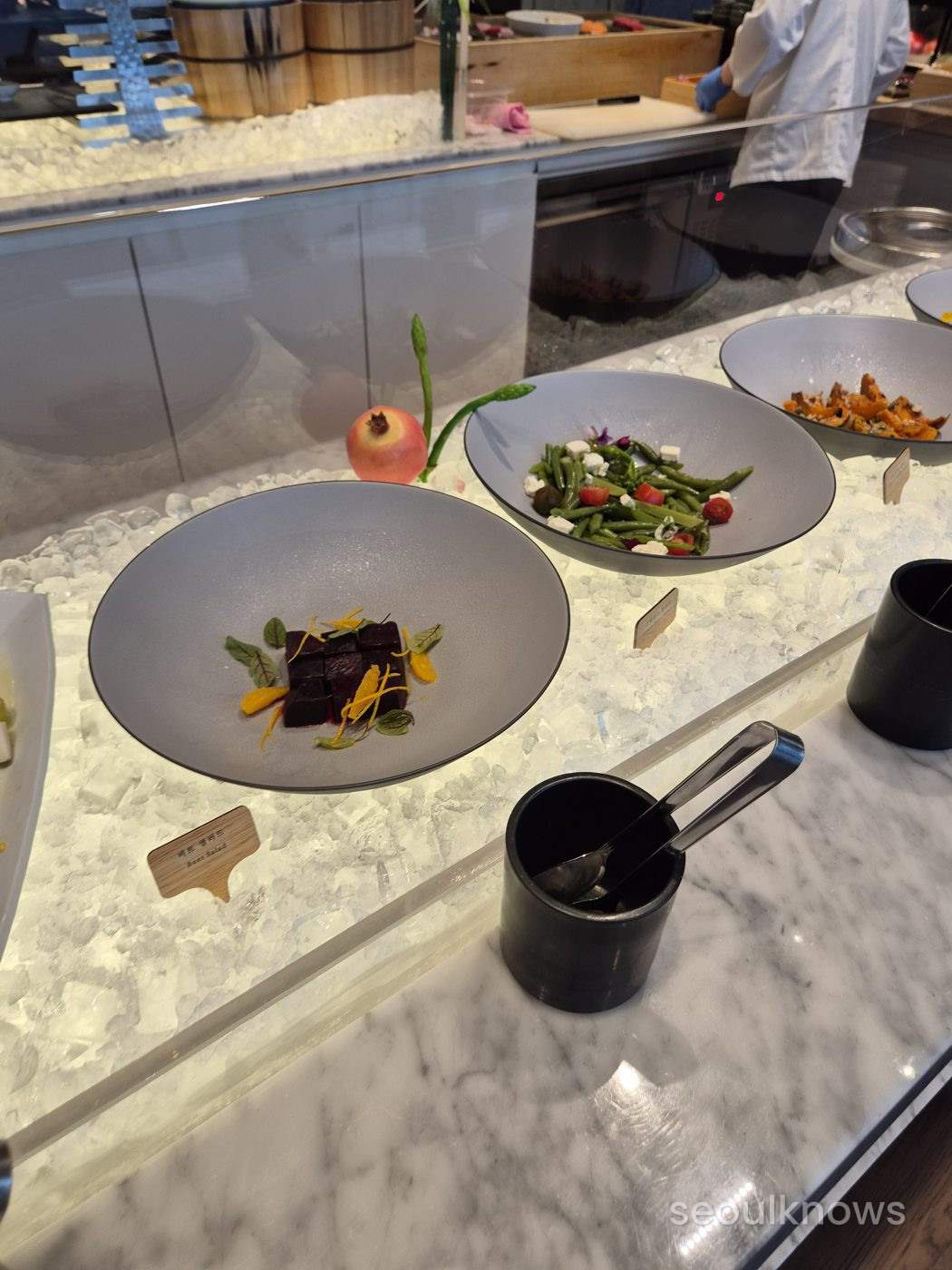 Wyndham Grand Busan buffet station