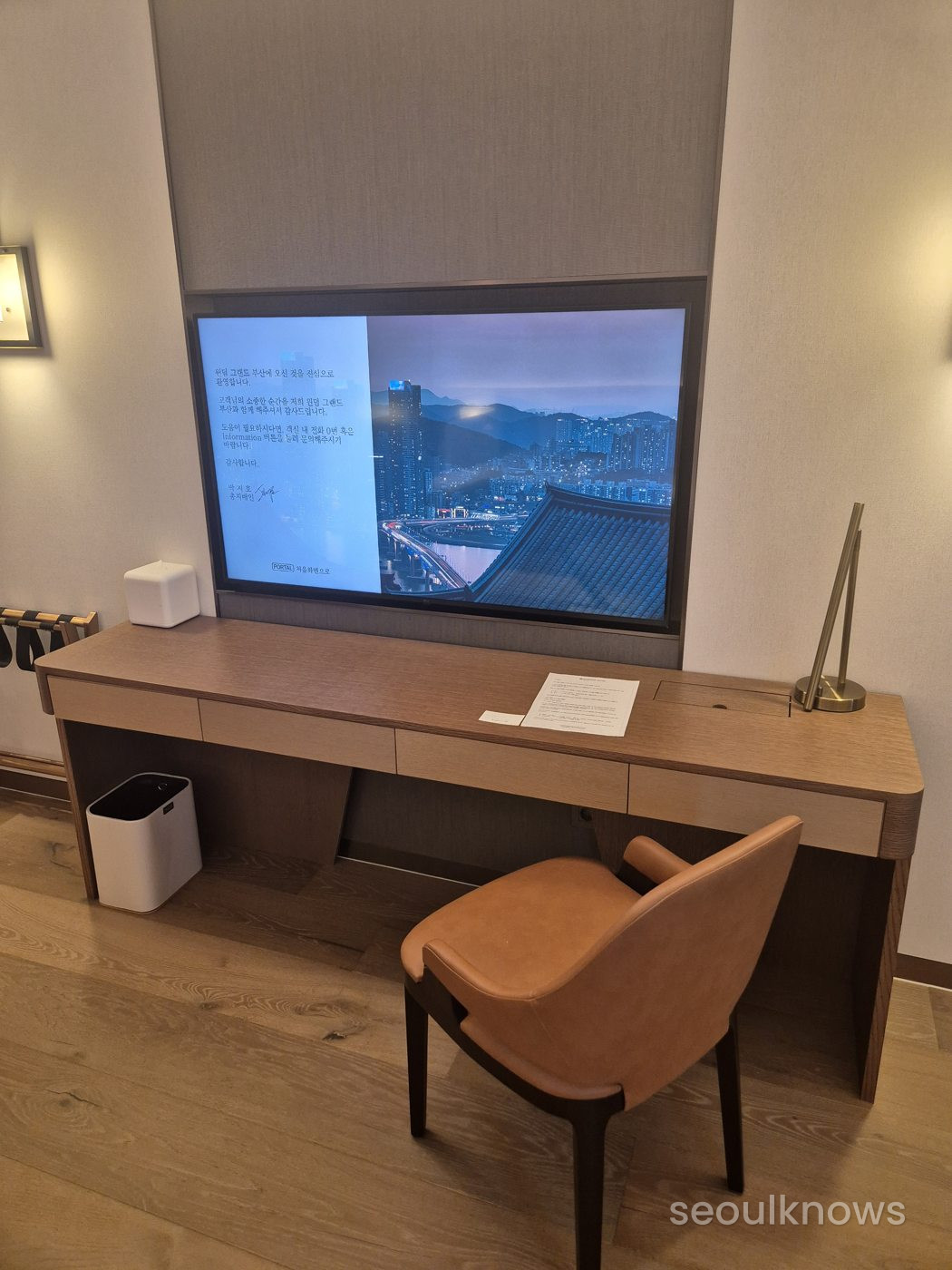 Wyndham Grand Busan room desk with ocean view