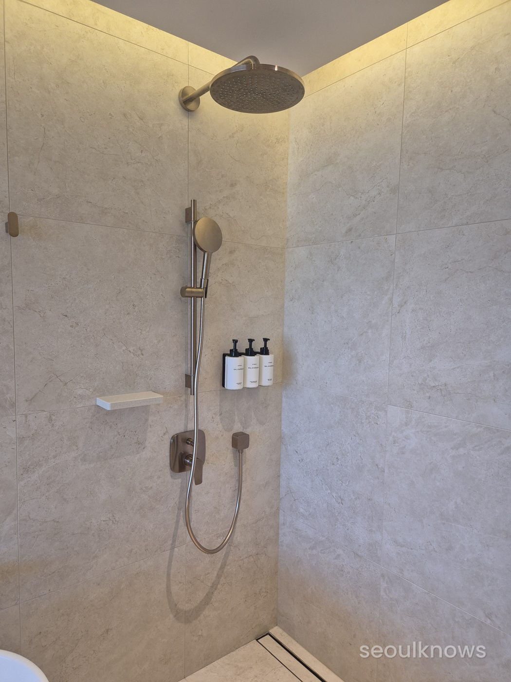Rain shower at Wyndham Grand Busan