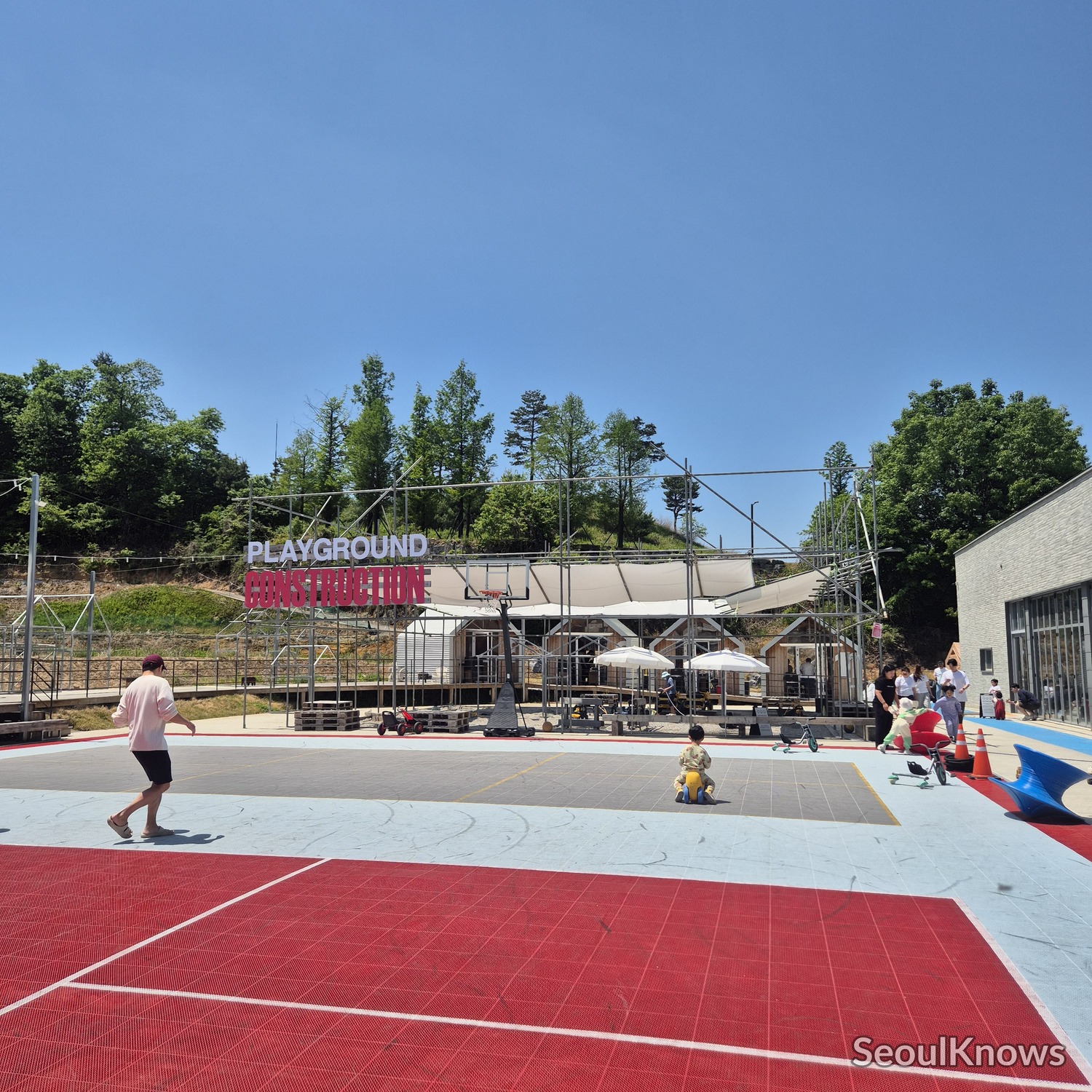 HAUS PLAY LAB red sport court