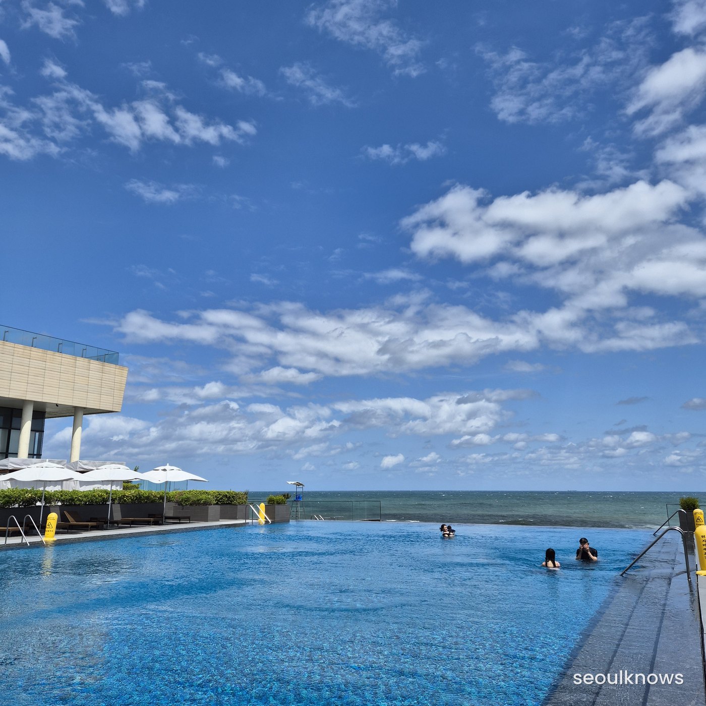 Infinity pool meeting the horizon at Ananti Cove