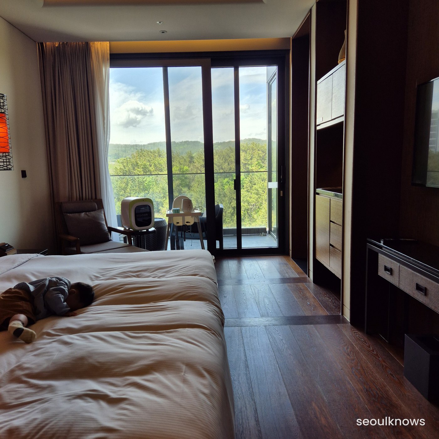Cabin bedroom with forest view at Ananti Cove