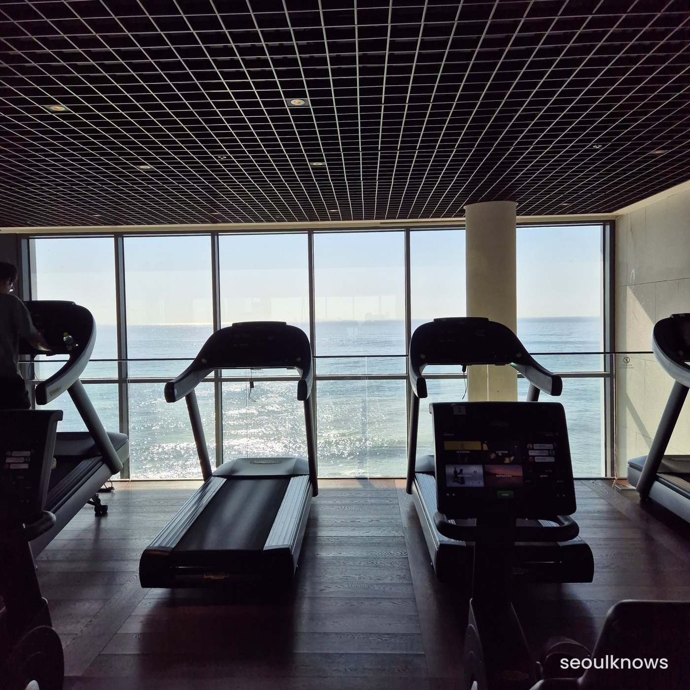 Treadmills facing the ocean at Ananti Cove gym