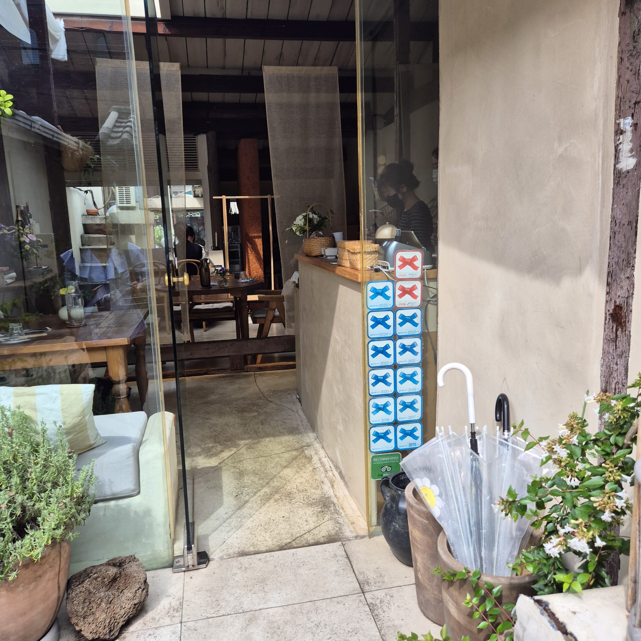 What Is the Blue Ribbon Survey? Korea’s Restaurant Guide (and That Red Ribbon), Explained