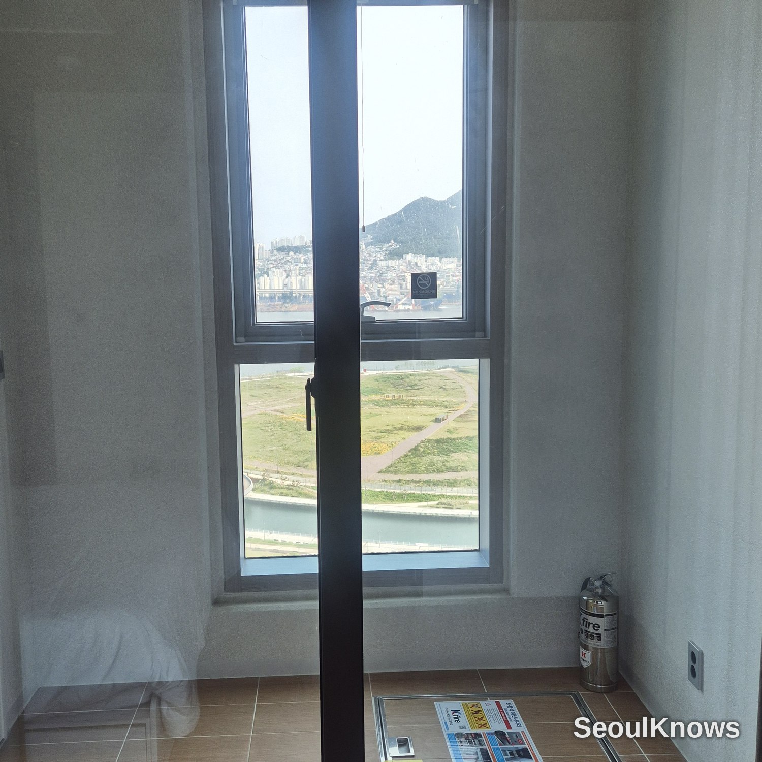 Brown Suites Busan bedroom window view