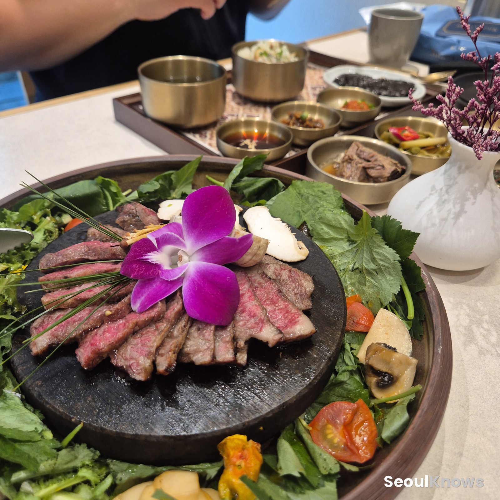 Full table spread of galbi and the clay-pot rice course