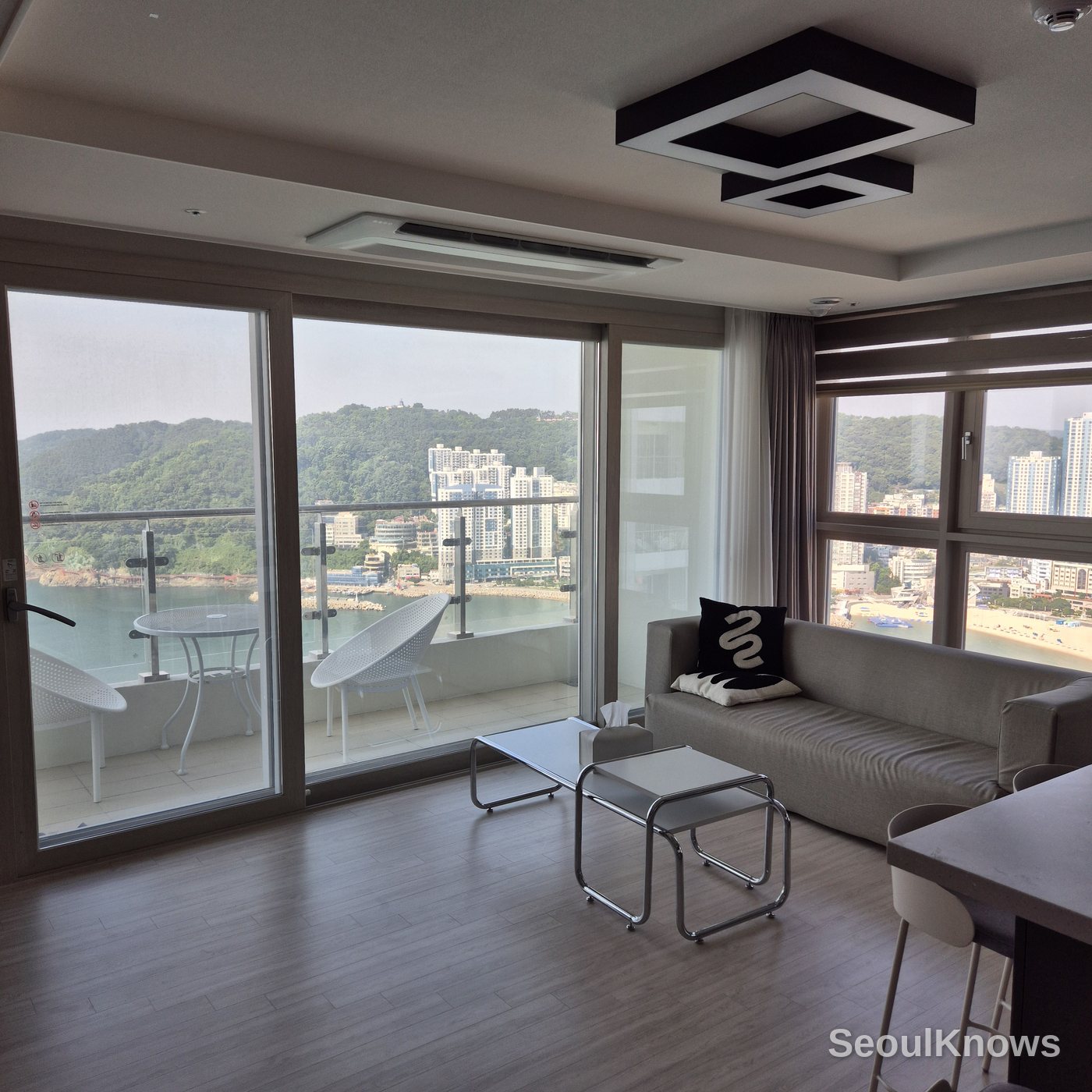 El Momento Songdo Review: An Ocean-View Residence by Busan’s Historic Songdo Beach & Sky Cable Car