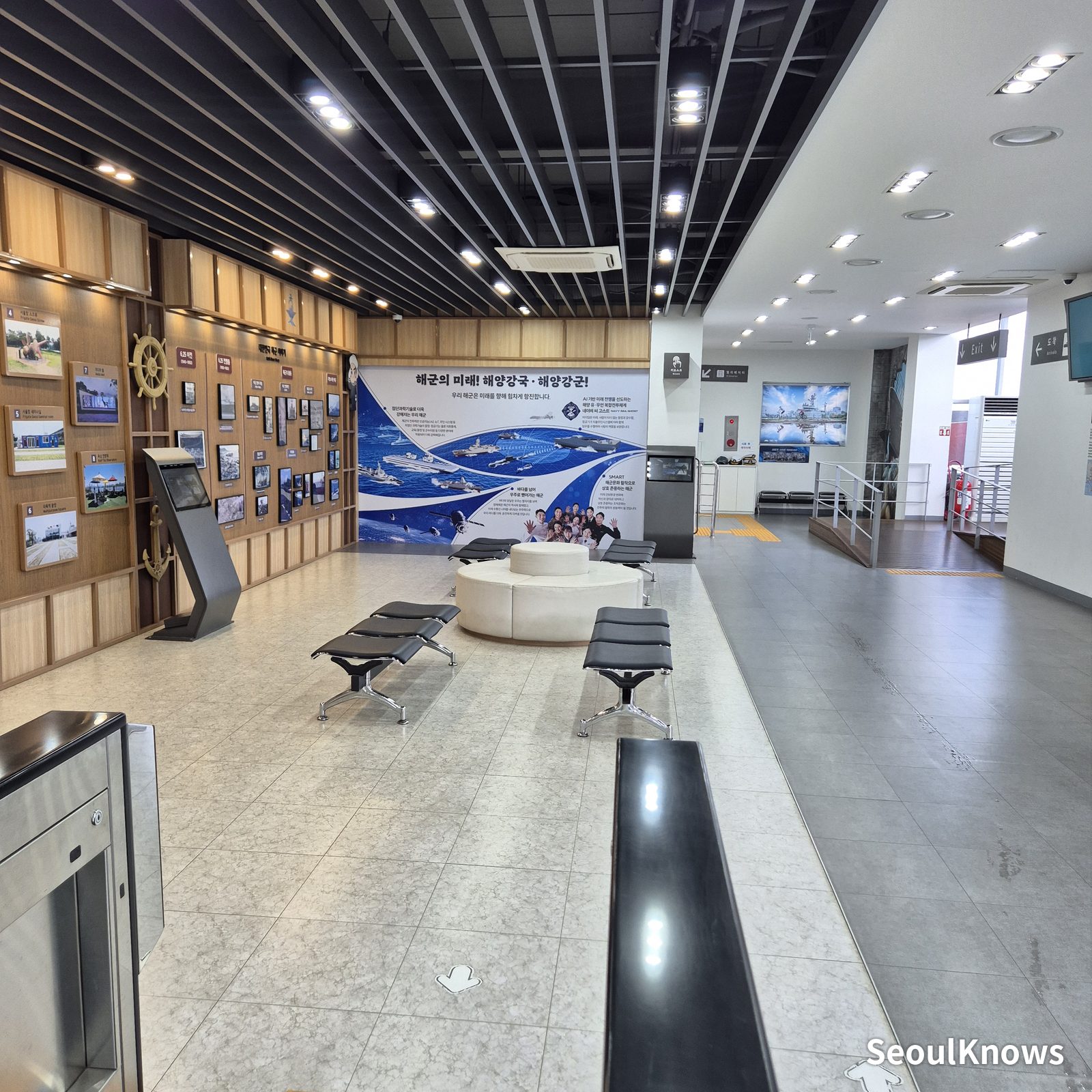 Seoul Battleship Park: stop 2 exhibit hall, navy-cap photo zone and kids' area