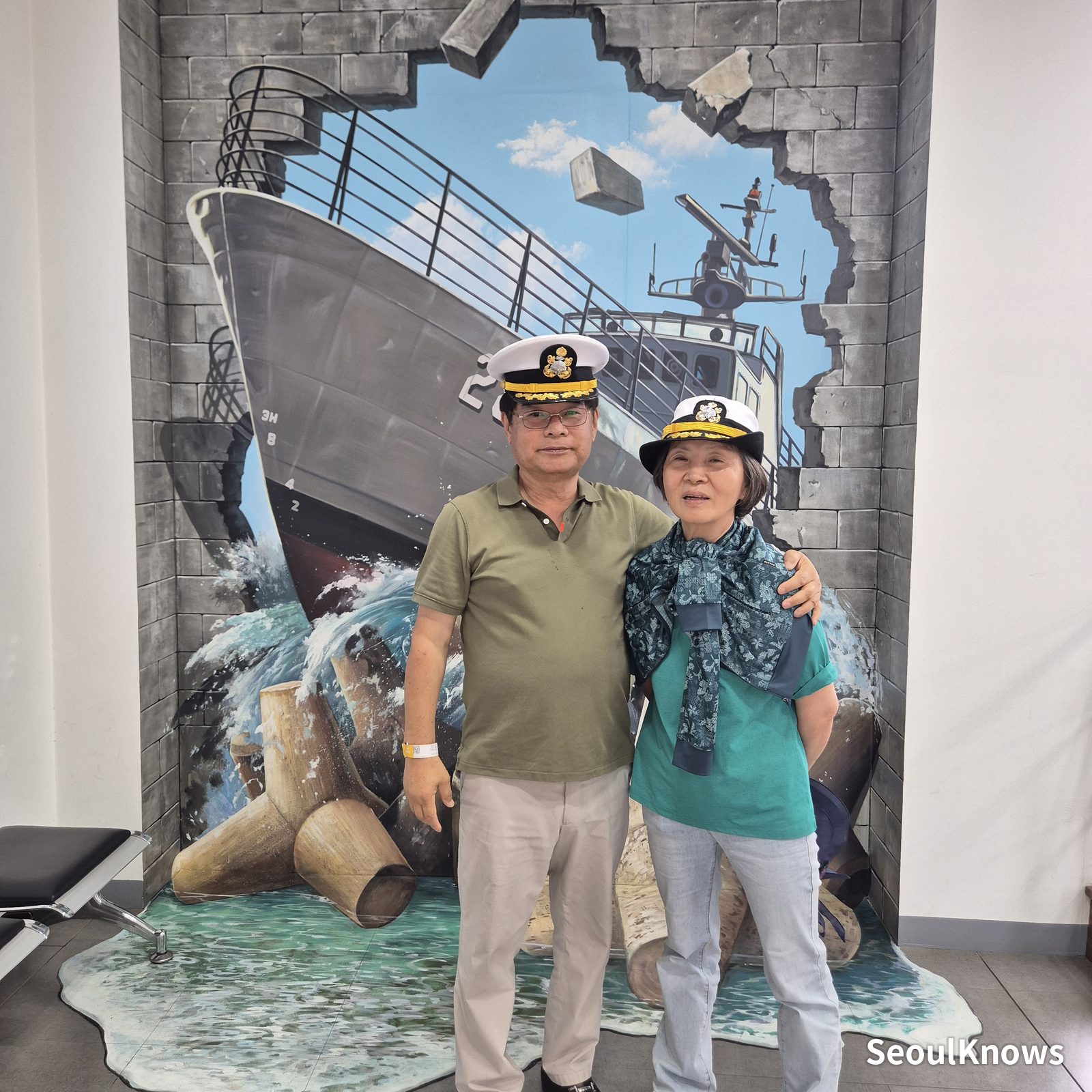 Seoul Battleship Park: stop 2 exhibit hall, navy-cap photo zone and kids' area (photo 3)